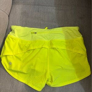 lululemon speed up short - low rise - 2.5” - highlighter yellow - size 4